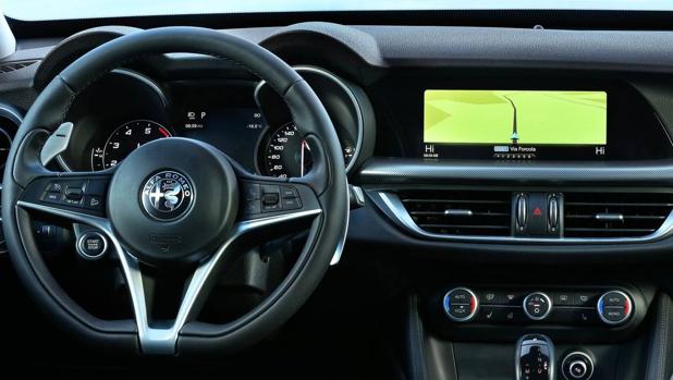STELVIO: El primer SUV de Alfa Romeo no abandona el estilo deportivo 4 Stelvio: El primer SUV de Alfa Romeo no abandona el estilo deportivo
