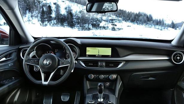 STELVIO: El primer SUV de Alfa Romeo no abandona el estilo deportivo 5 Stelvio: El primer SUV de Alfa Romeo no abandona el estilo deportivo